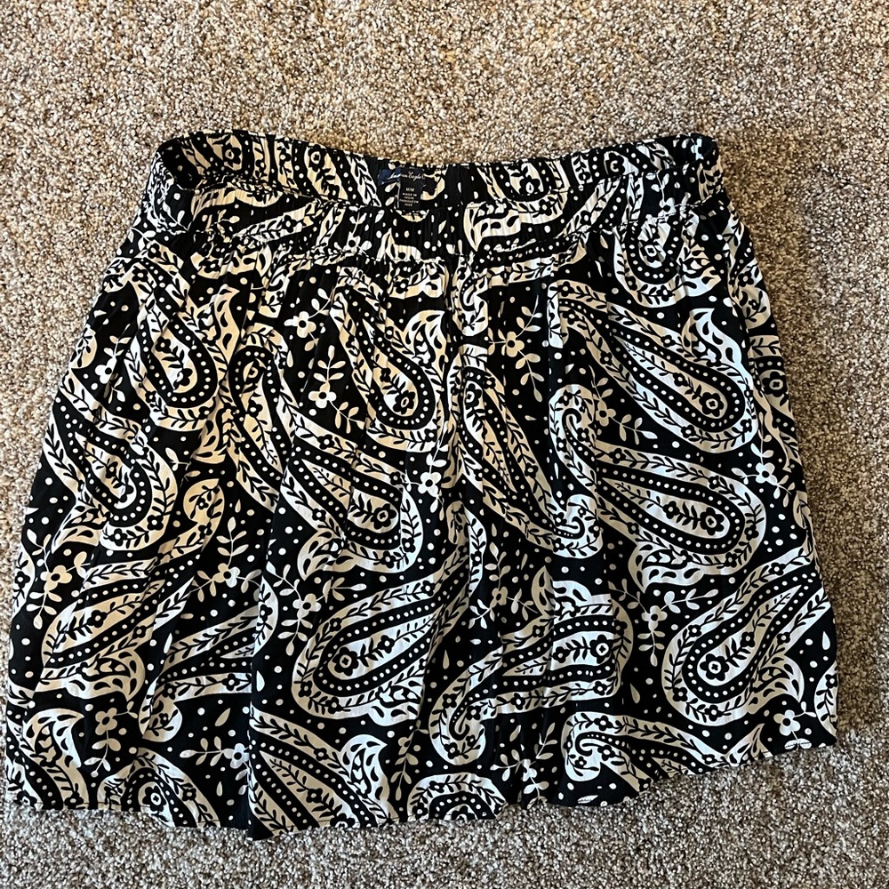 American Eagle women’s skirt. Size medium. Only worn a few times.